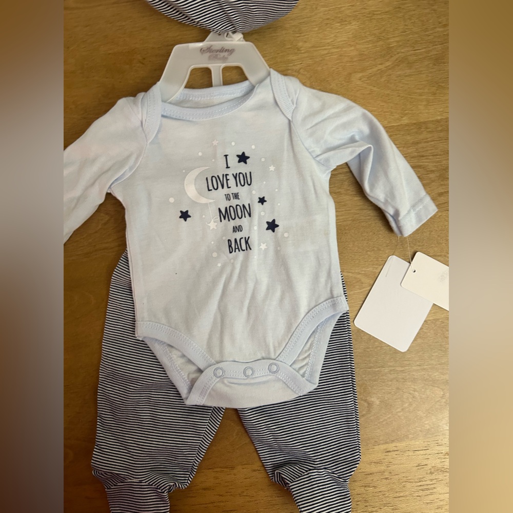 BRAND NEW 
Newborn outfit